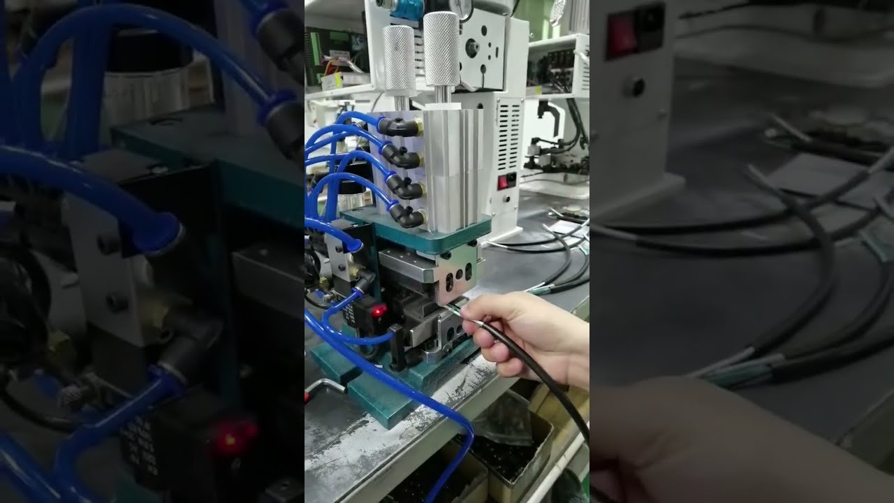 Fantastisk avisolerings- och tvinnmaskin – Ett klick löser komplexa kablar #fabrik #maskin #verktyg