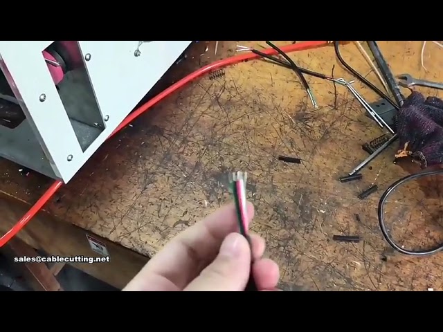 Automatic Multi core Sheathed Cable Cutting And Stripping Machine